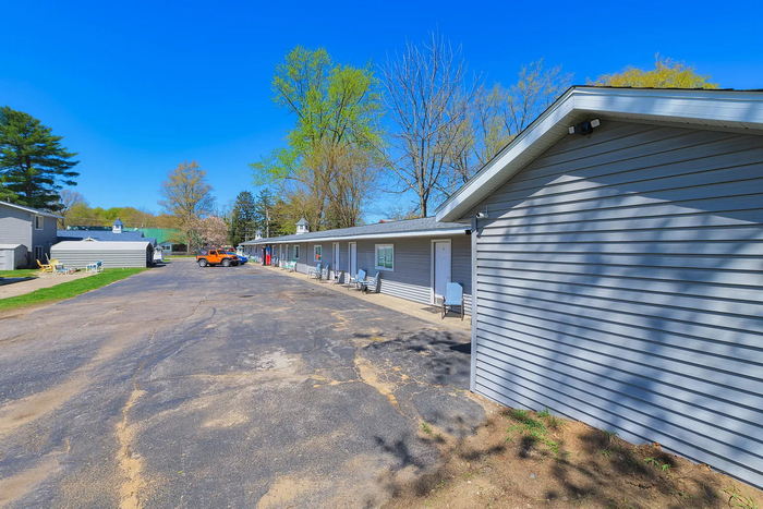 Wil-O-Paw Motel - Real Estate Listing Photo